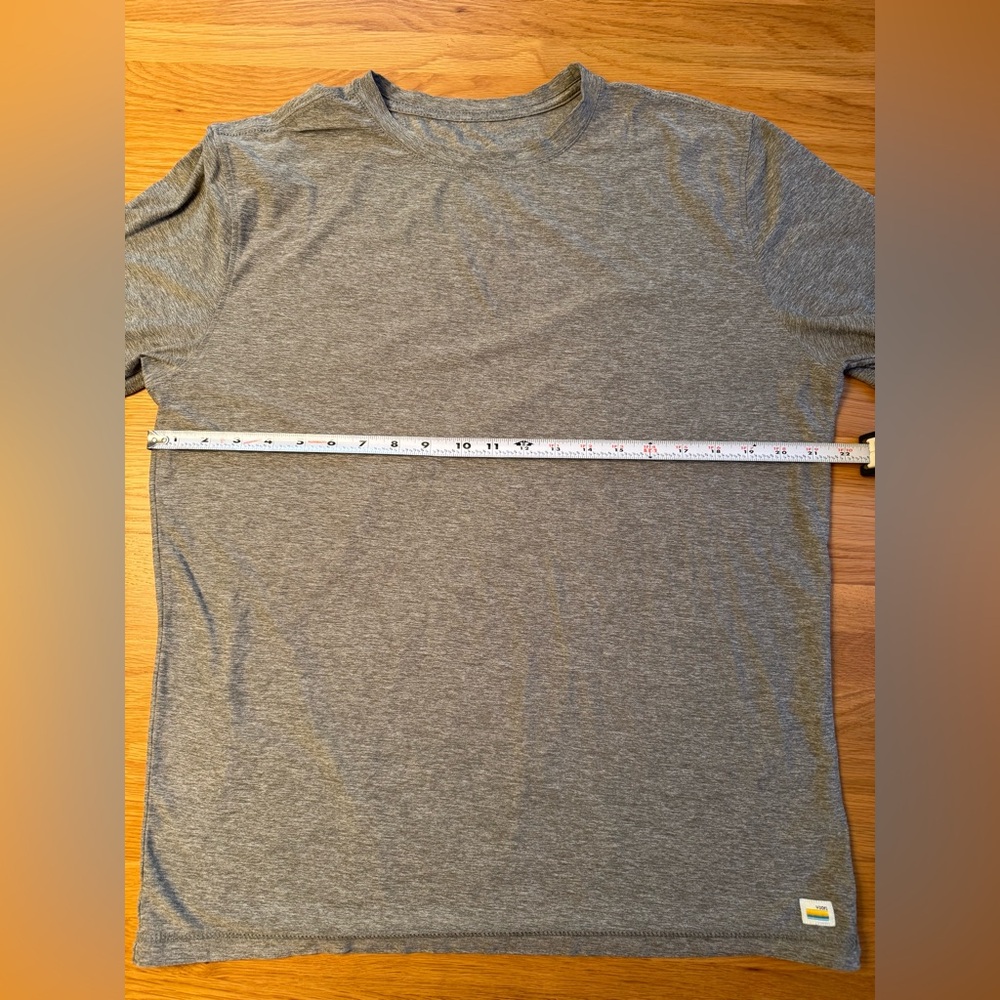 Vuori Strato tech tee heather gray large